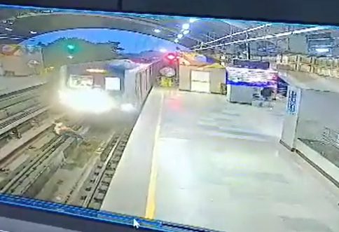 هندي اصطحب زوجته للانتحار تحت عجلات القطار