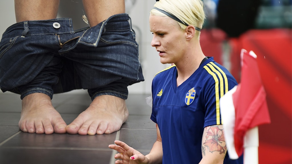 إجبار لاعبات منتخب السويد على خلع ملابسهن الداخلية لإثبات أنهن نساء في كأس العالم 2011