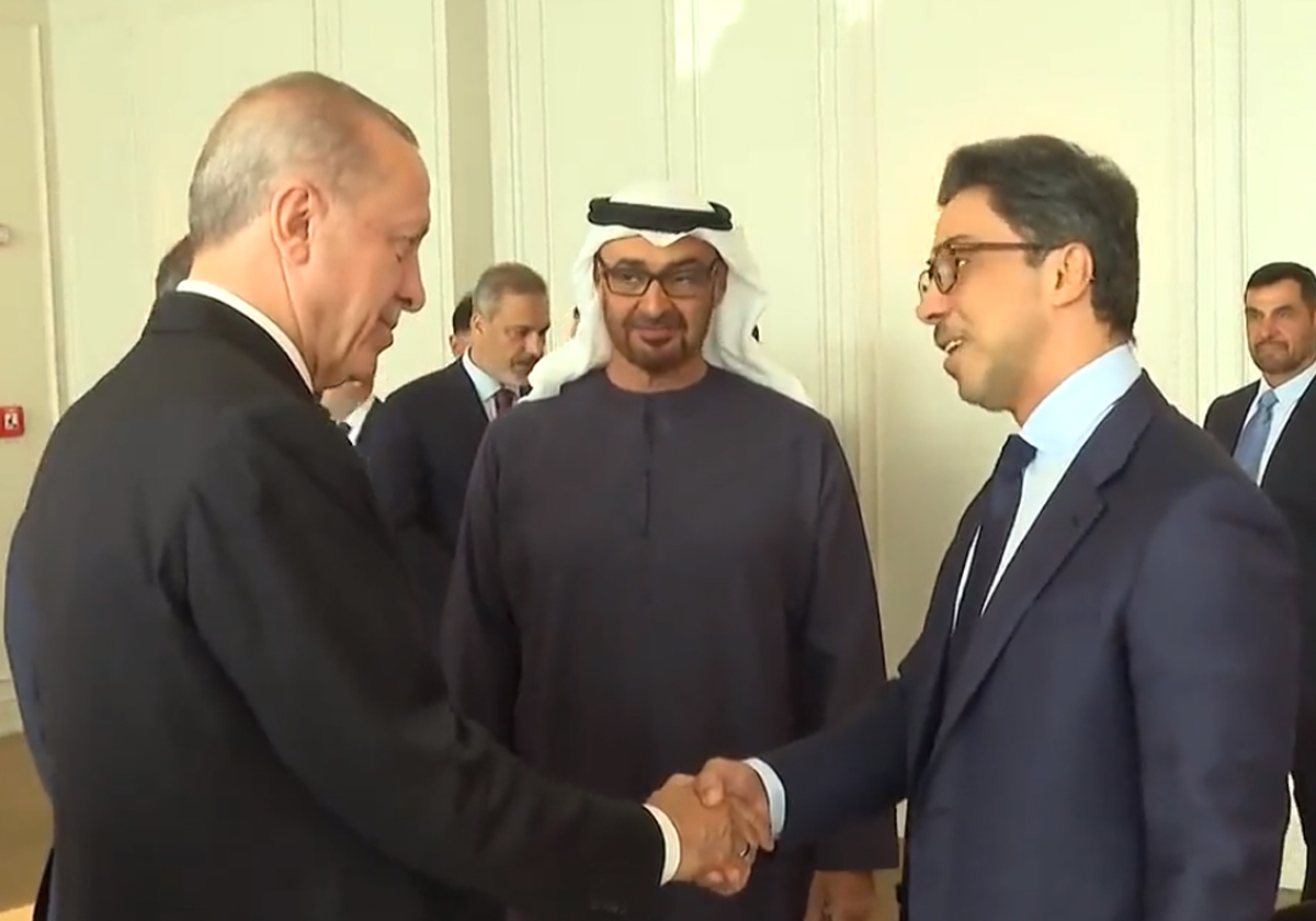 أردوغان يتحدث مع منصور بن زايد