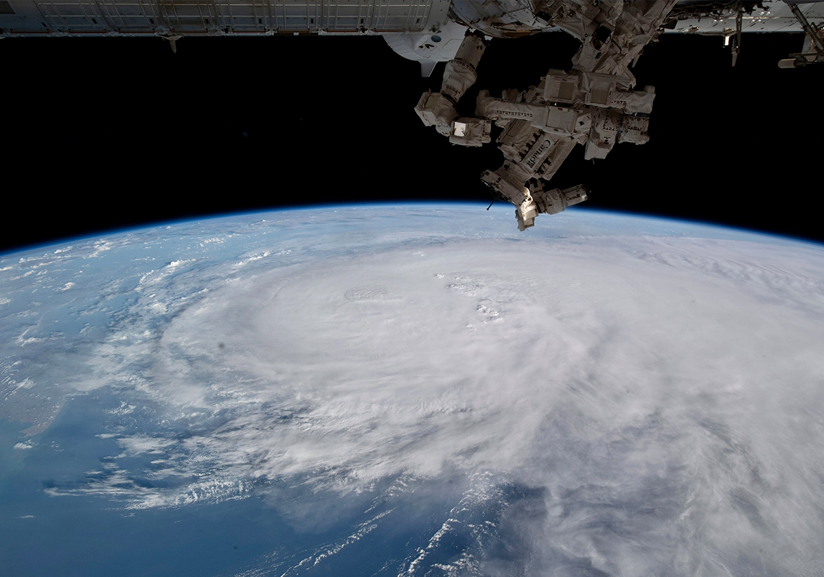 صور جديدة لـ إعصار بيبارجوي نشرها رائد الفضاء الإماراتي