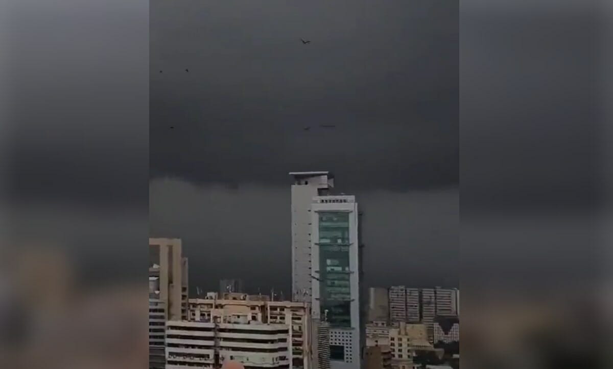 اعصار بيبارجوي يضرب باكستان