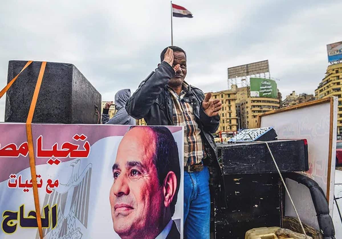 إيكونوميست: السيسي قلق من جنرالات في الجيش وينقل إقامته بشكل يومي بين القصور الرئاسية!