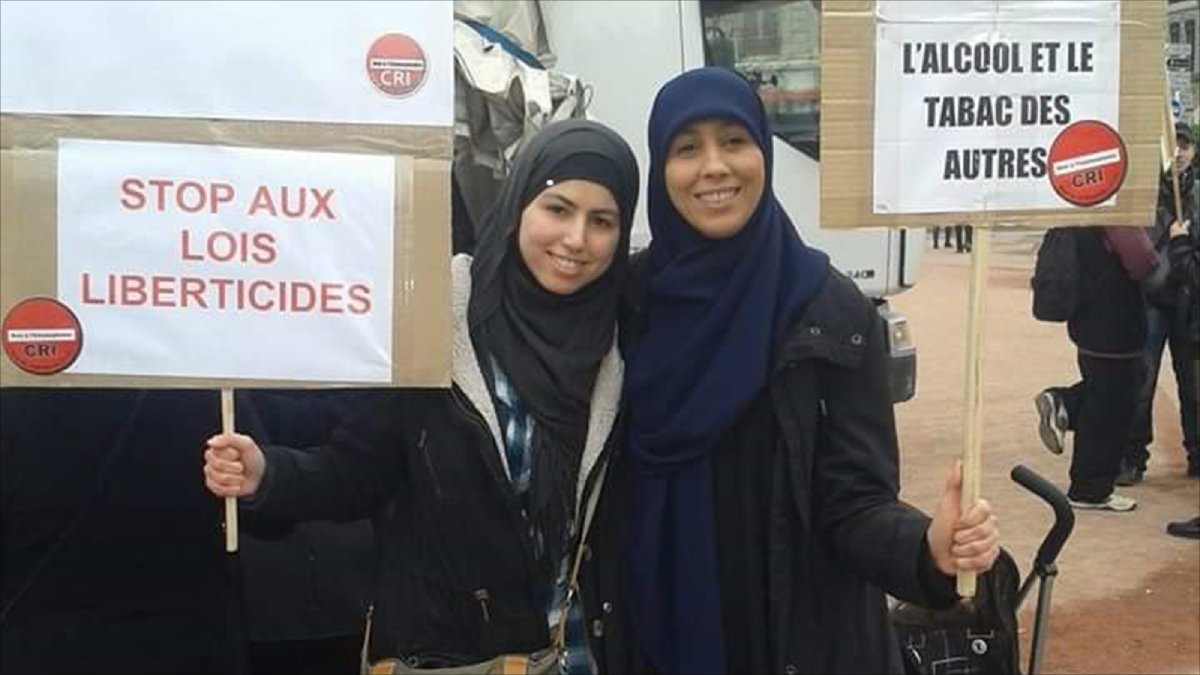 خلع الحجاب في المدارس الفرنسية