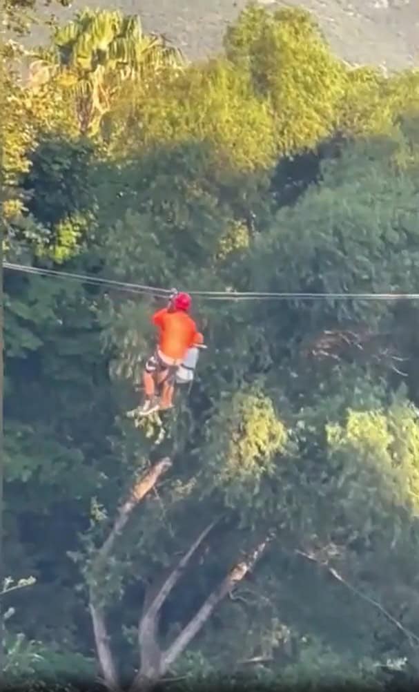 سقوط طفل في مدينة ملاهي