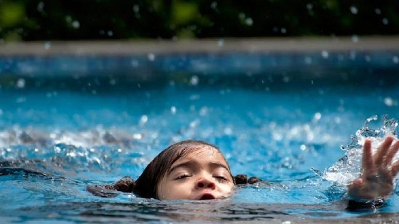 غرق طفلة عمانية في بركة مائية