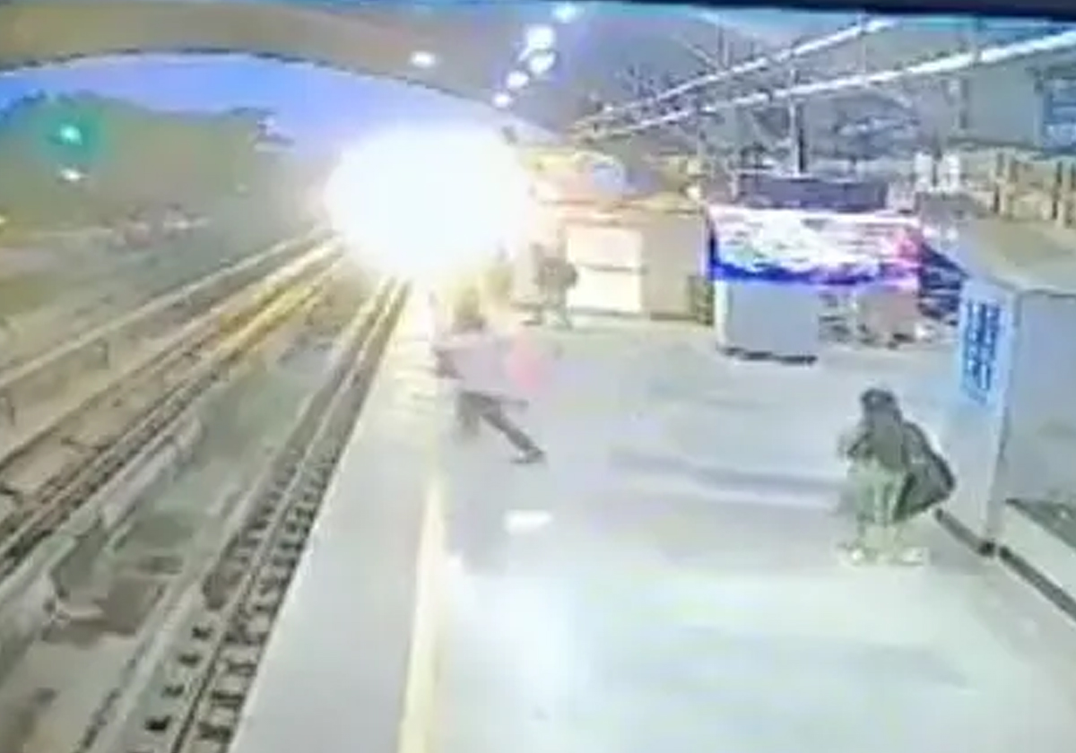 فيديو يوقف القلوب لهندي اصطحب زوجته للانتحار تحت عجلات القطار