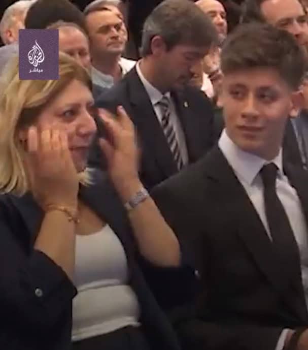 دموع لوالدة أردا غولر