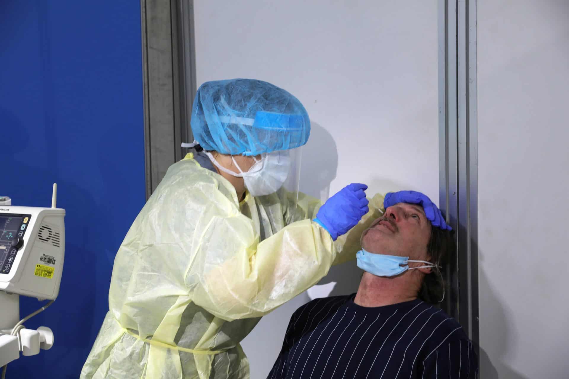 مسحة البلعوم أثبتت إصابة الرجل بفيروس ميرس كوف MERS-CoV