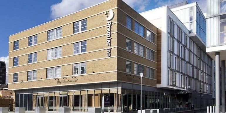 عثر على رجل وامرأة جثتين هامدتين في فندق "بريمير إن" شرق لندن