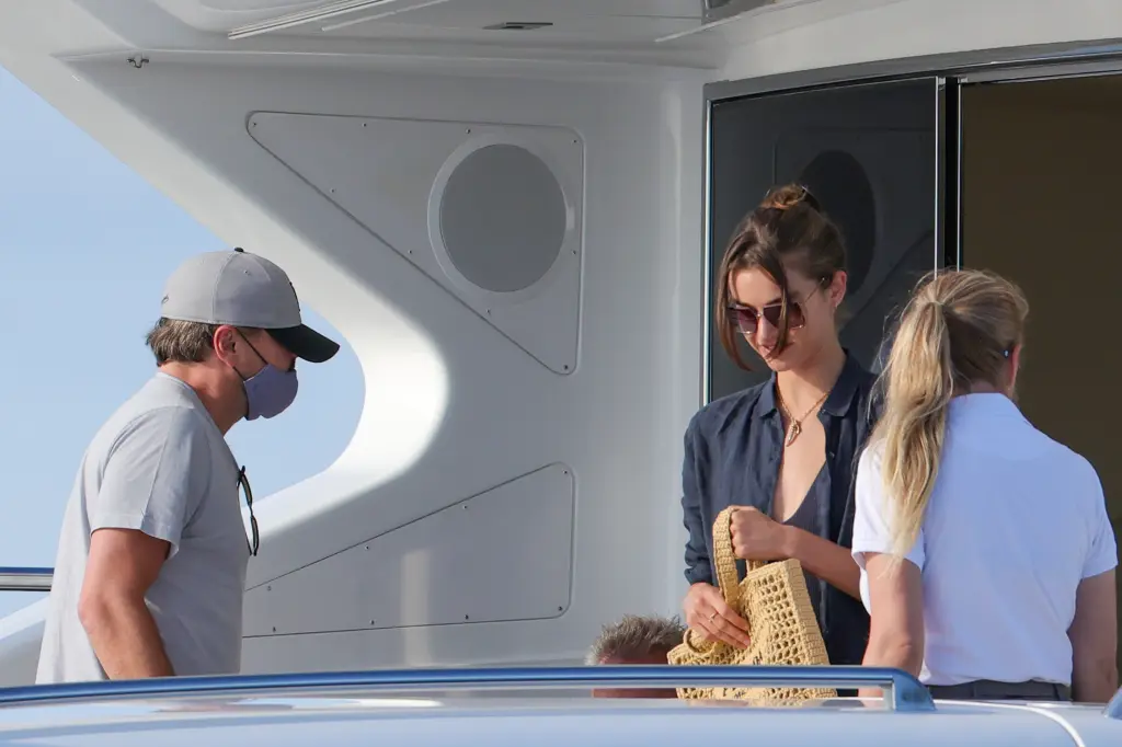 حبيبة ليوناردو دي كابريو