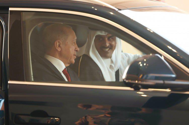 جولة أمير قطر وأردوغان في سيارة "توغ"