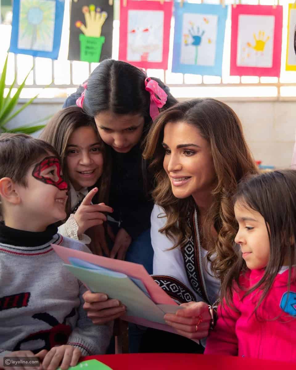 عفوية الملكة رانيا مع الأطفال