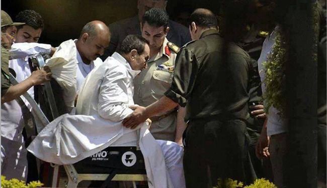 صورة لحسني مبارك بعد خروجه من سجن طرة
