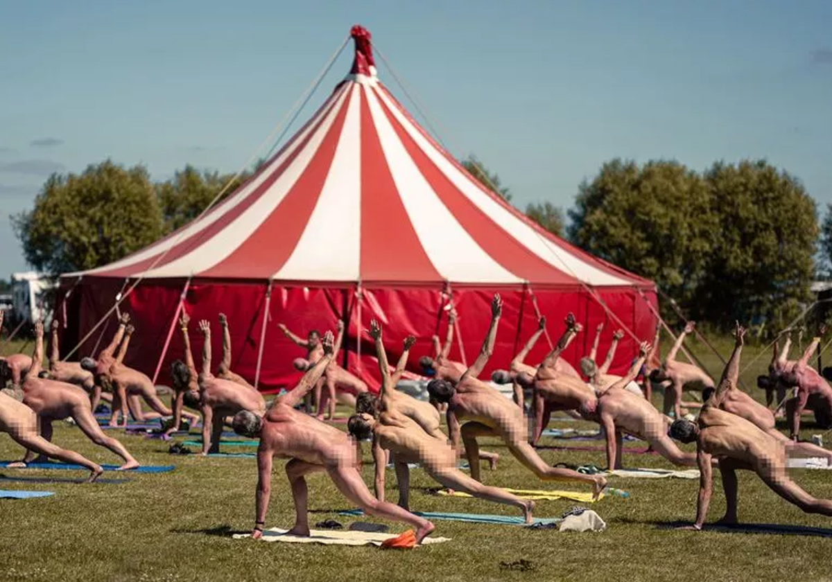 أكبر مهرجان للعراة ينطلق في بريطانيا بمشاركة أكثر من 1000 عارٍ وعارية