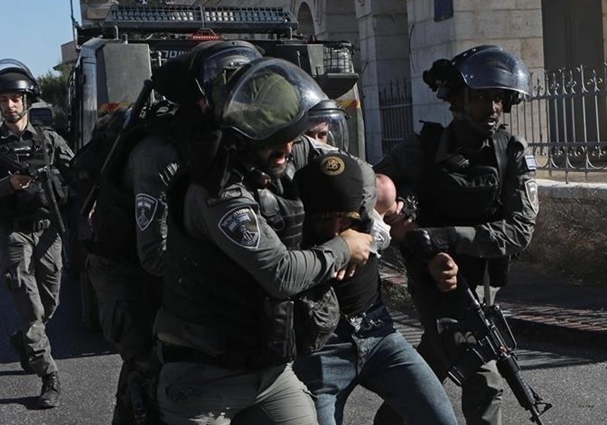 شرطة الاحتلال تعتقل ناشطا إسرائيليا في القدس بسبب "قبعة الشهيد".. ما القصة؟