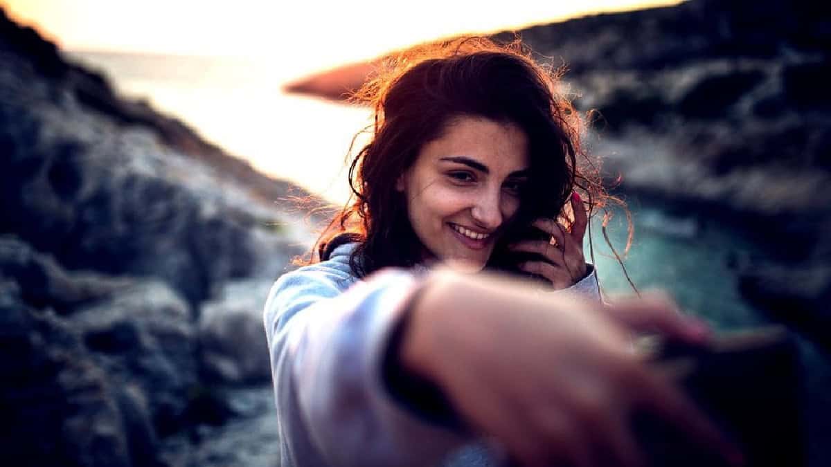 استخدام برنامج فوتوشوب ليخفي الأشخاص الحاسدين التحديات التي يواجهونها