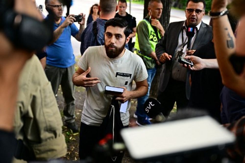 الشاب السويدي من أصول سورية أحمد علوش لم يحرق التوراة أمام السفارة الاسرائيلية في ستوكهولم