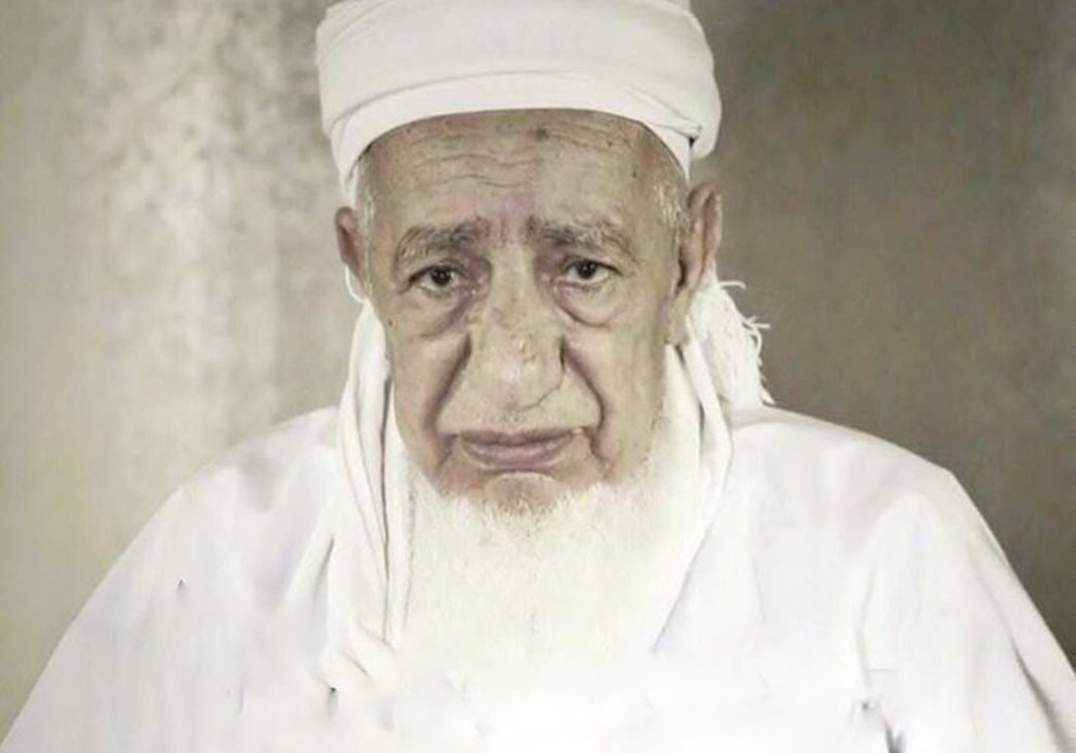 من هو الشيخ مهنا بن خلفان الخروصي الذي فجعت وفاته العمانيين؟
