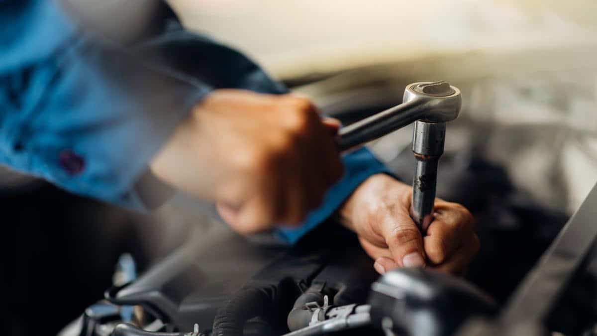 تحتل مهنة الميكانيكي المرتبة الخامسة مع احتمال حدوث طلاق بنسبة 50.1٪