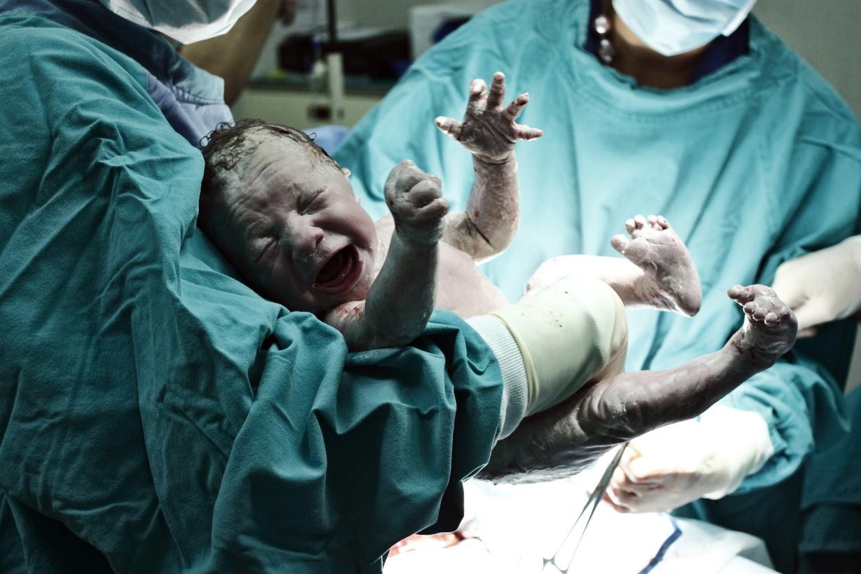 الولادة القيصرية والجراثيم المعوية عند الطفل