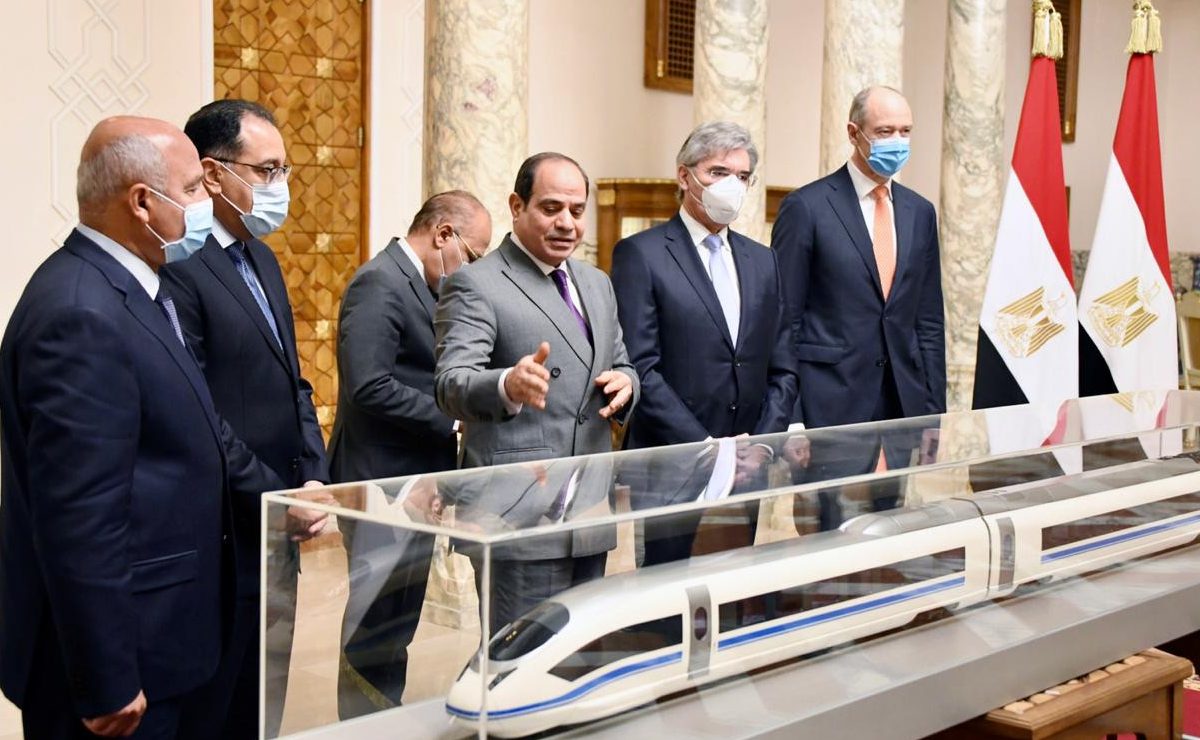 مصر تتجه لبيع بعض أصول القطار الكهربائي السريع ومسؤول يكشف تفاصيل صادمة