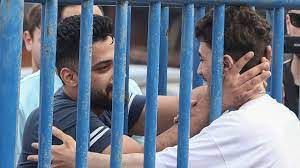 عتقلت السلطات اليونانية تسعة ناجين مصريين بتهمة الانتماء إلى شبكة التهريب التي أدت إلى الكارثة.