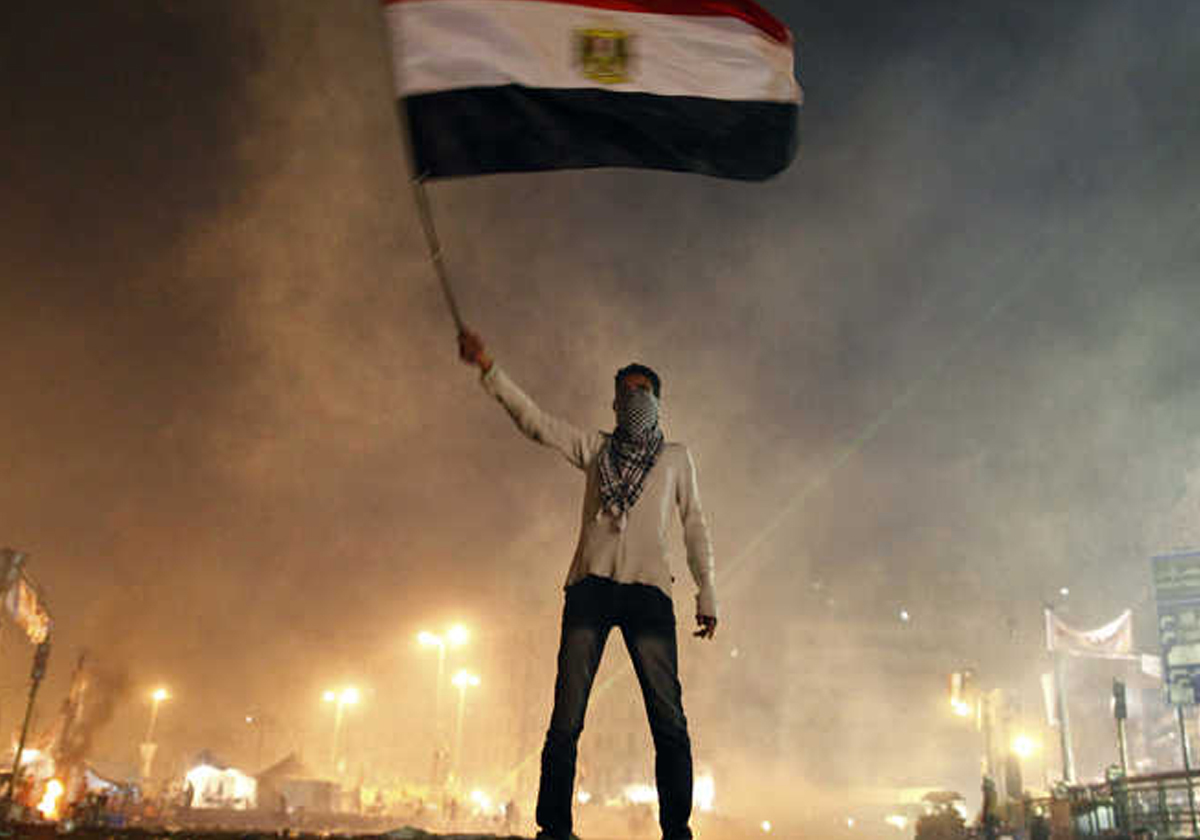 ثورة مصر.. تسريبات عن بدء تهريب "أموال الأسياد" للخارج كشفها فنان شهير