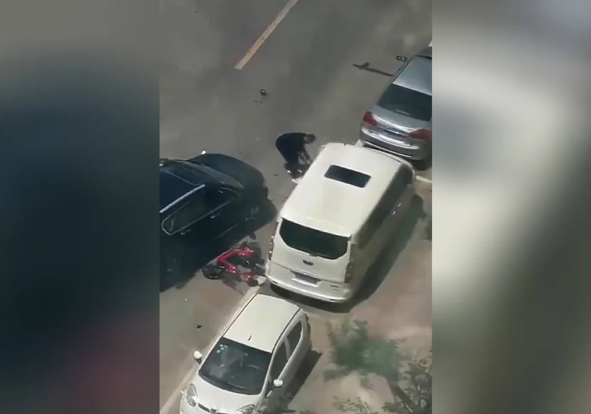 مشهد بشع لا يُصدق لولا أن وثقته الكاميرات.. رجل يقتل زوجته غدرا بطريقة مروعة