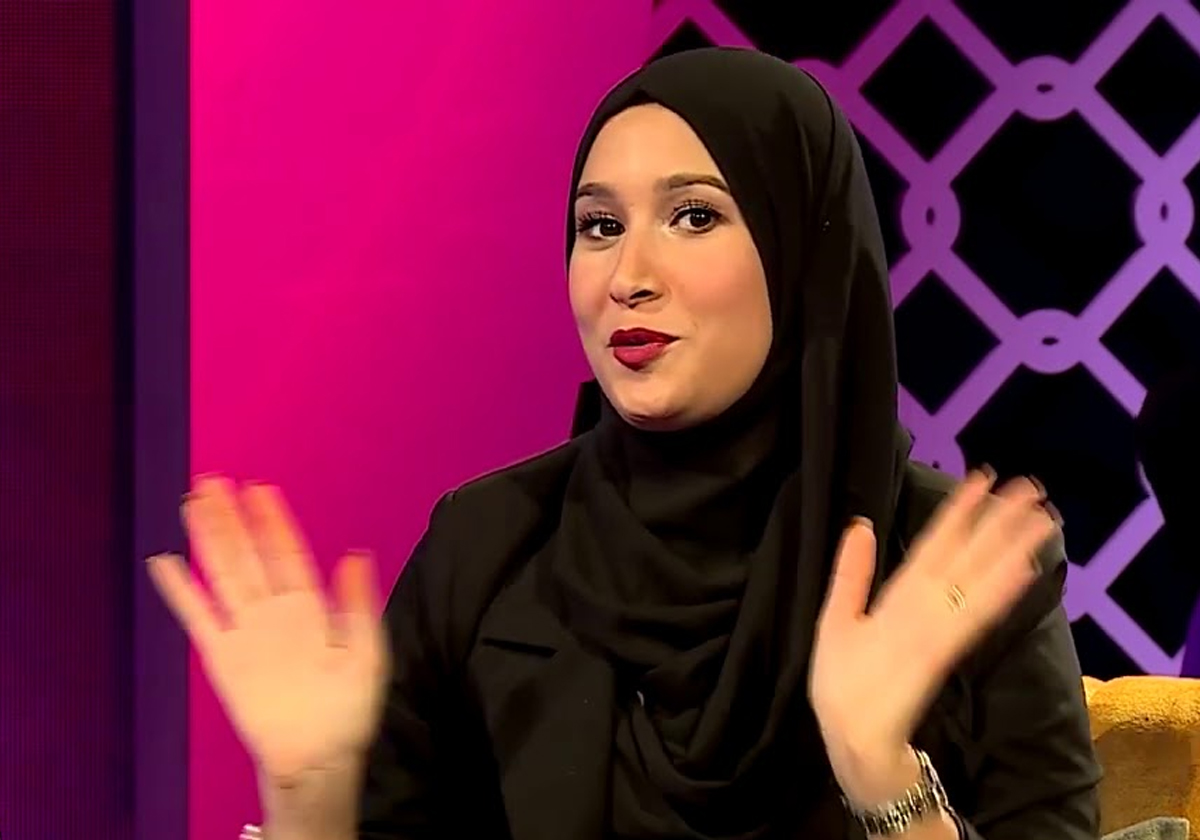 "حقكم على راسي".. جزائرية تستفز مواطنيها بفيديو لاقى رواجا في المغرب ثم تعتذر