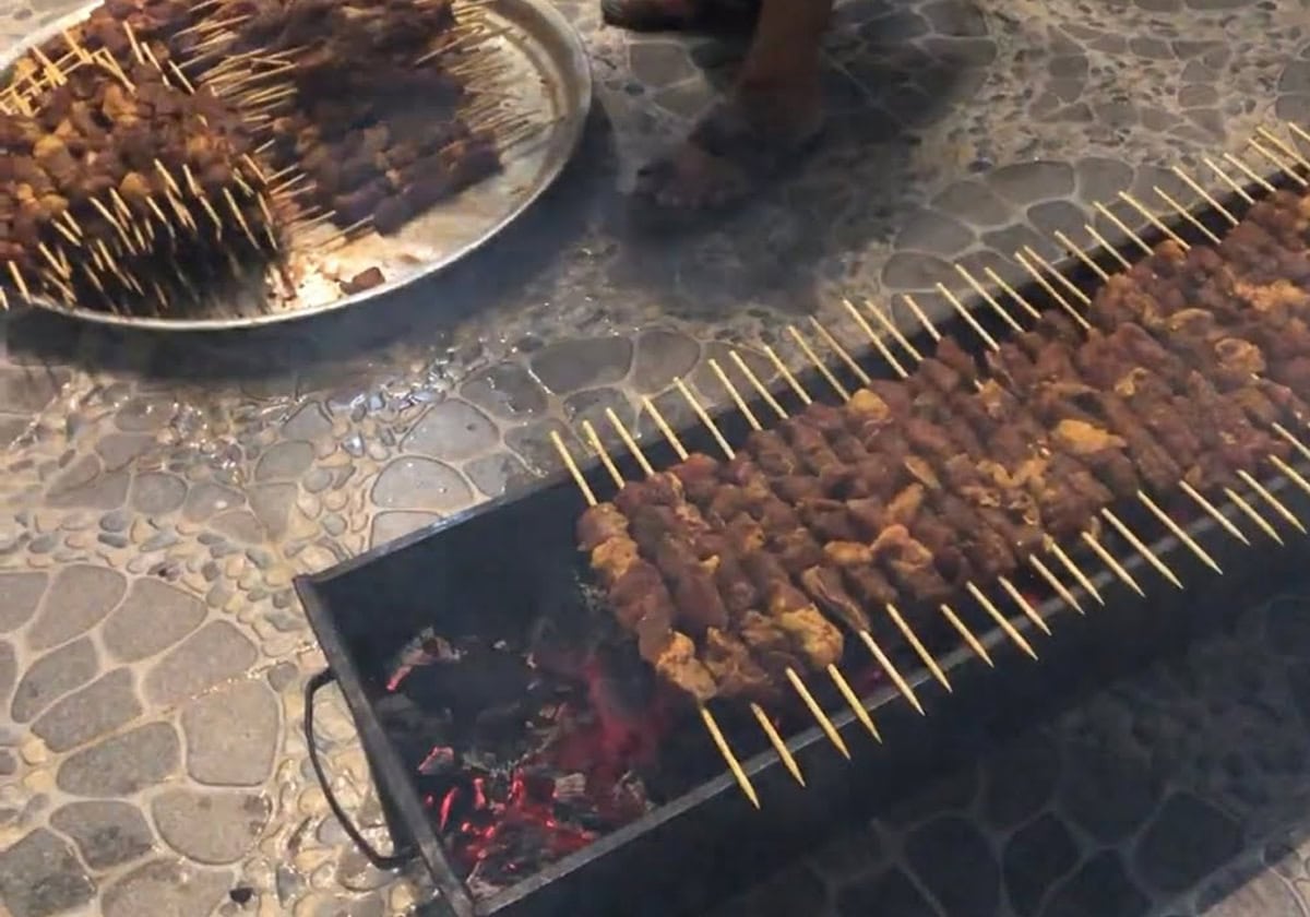 طبيب عماني شهير يحذر من إطالة مدة "شواء اللحم".. ما كشفه مُرعب