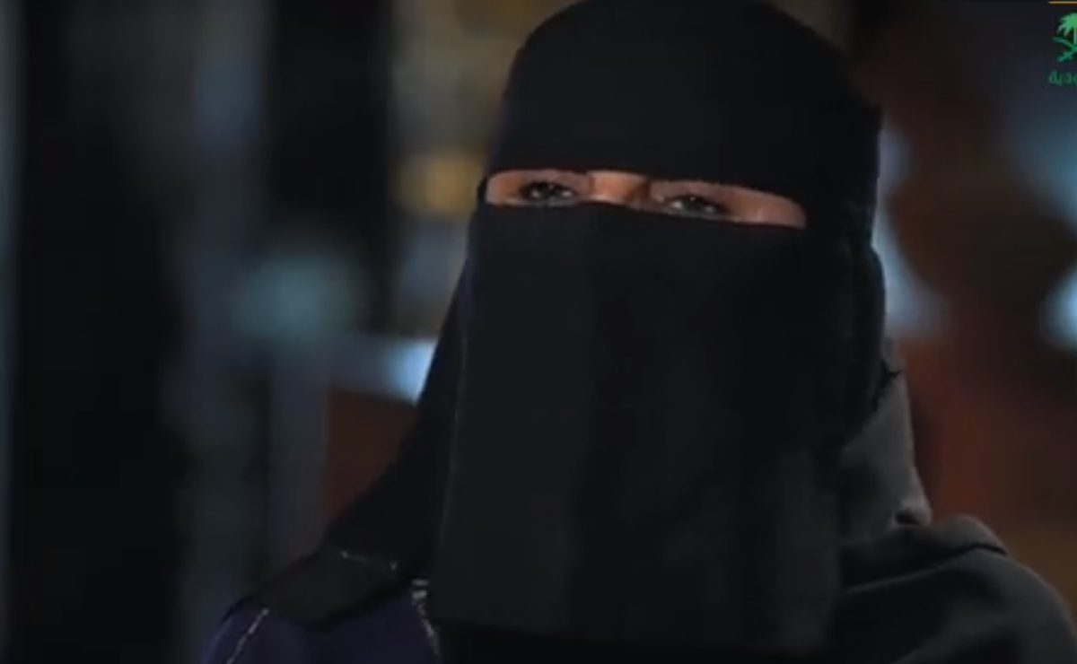 قصة عائشة الشبيلي.. من هي السعودية الأمية التي بكت وأبكت العالم؟ (فيديو)