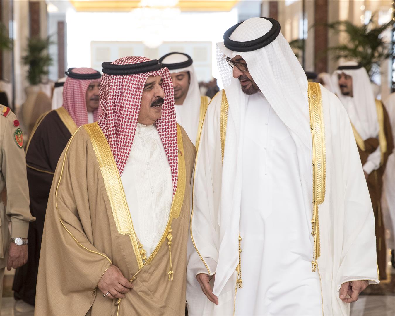 علاقة محمد بن زايد في غياب ملك البحرين عن اللقاء التشاوري الخليجي في جدة