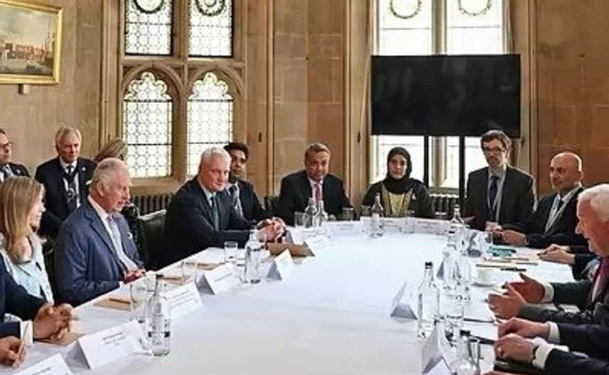 القصر الملكي البريطاني يختار باحثة عُمانية لتقديم المشورة للملك تشارلز الثالث حول هذا الأمر!