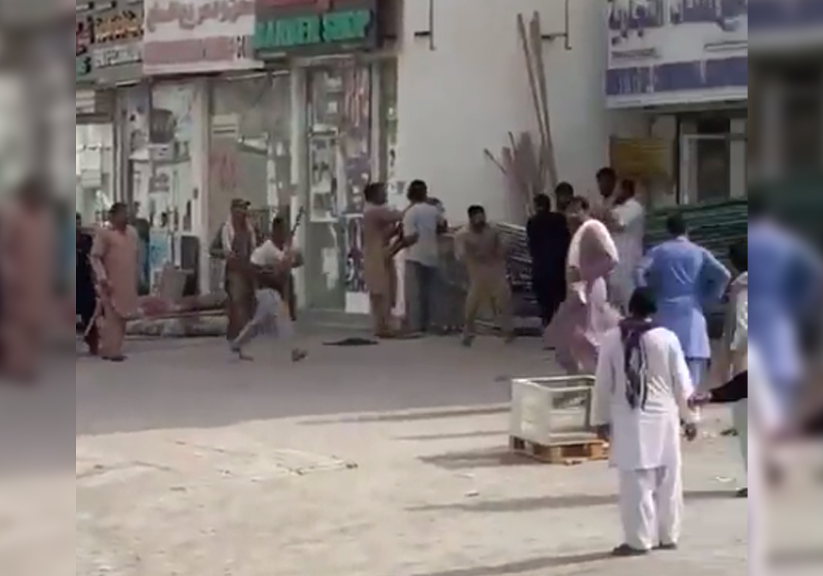 فيديو صادم ومرعب لمشاجرة جماعية في سلطنة عمان يستنفر السلطات