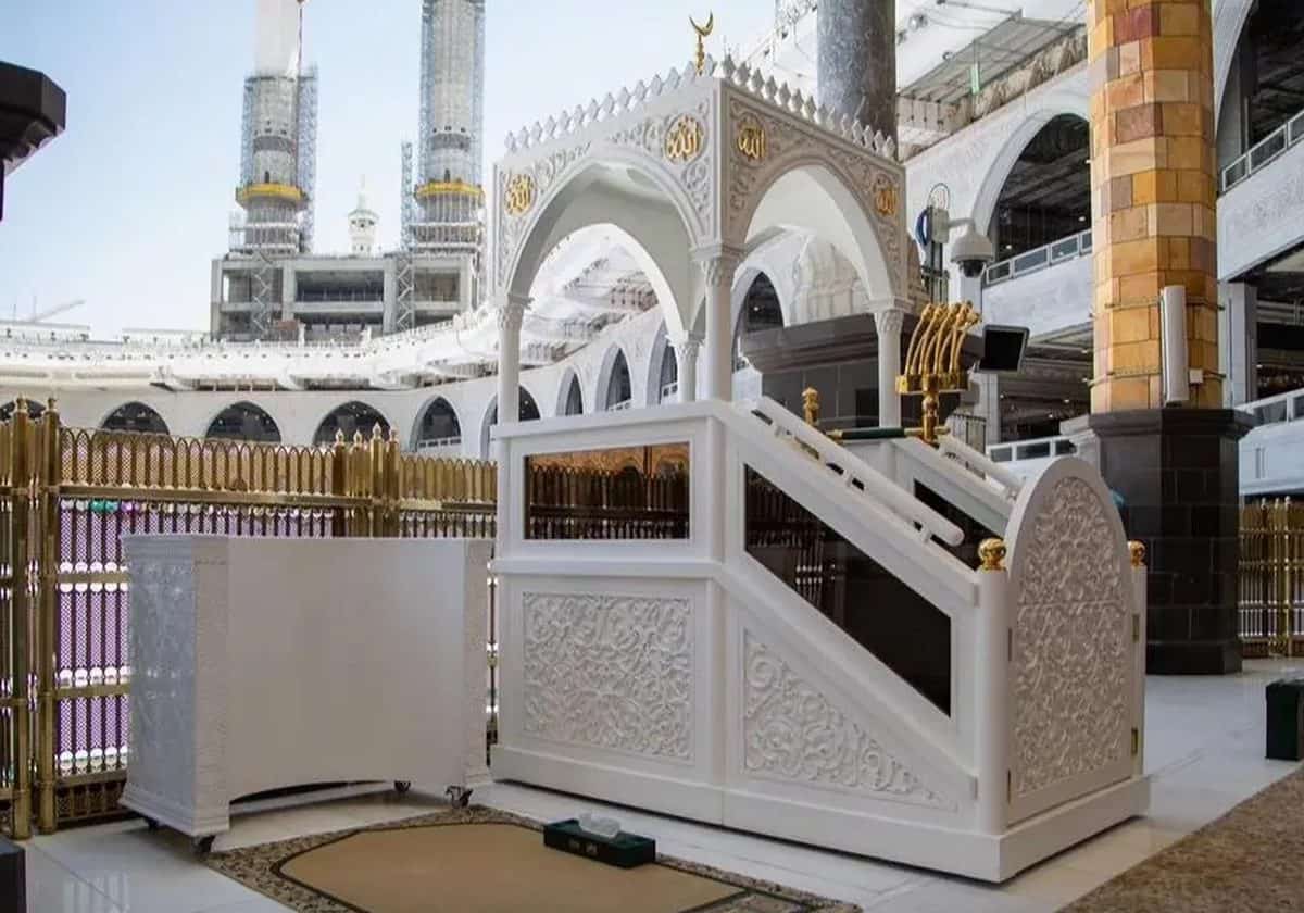  المنبر الحديث للحرم المكي، والذي تميز بطراز إسلامي فريد