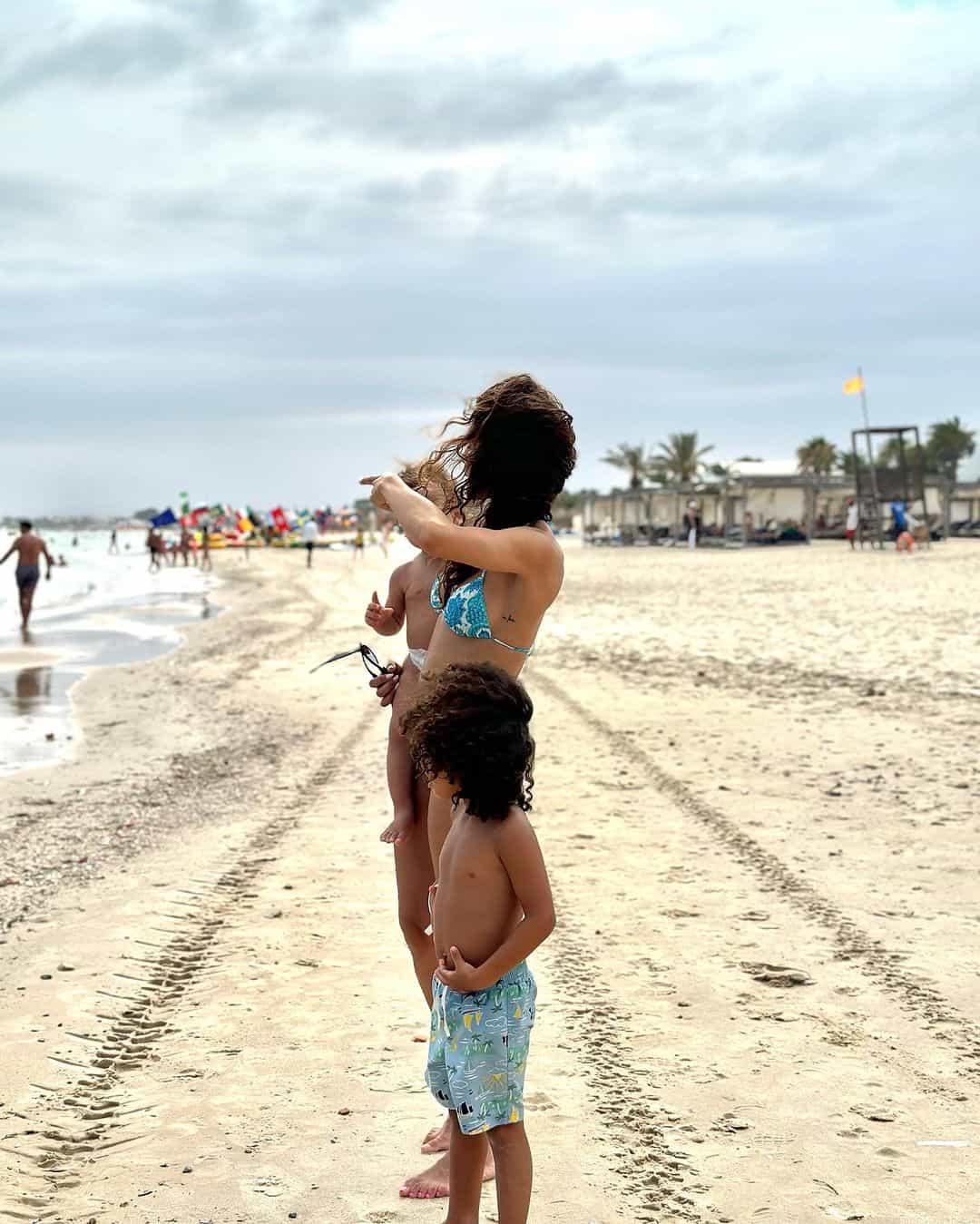 هبة عبوك وطفليْها 