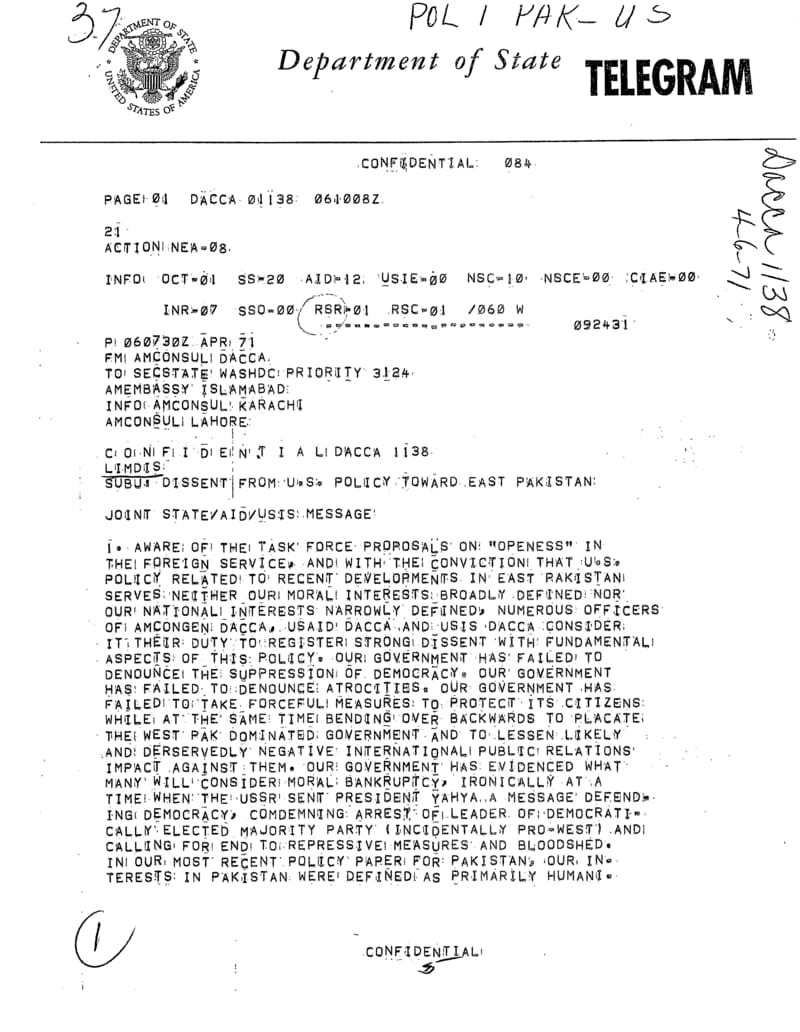 جزء من برقية القنصل الأمريكي في دكا "ارجر بلود " التي أدان فيها موقف حكومته مما يجري من ابادة في باكستان الشرقية، جرد من صلاحياته على اثرها واقيل من منصبه. مؤرخة في 6 أبريل 1971 ، سري، تضمنت توقيعات من وزارة الخارجية الأمريكية.