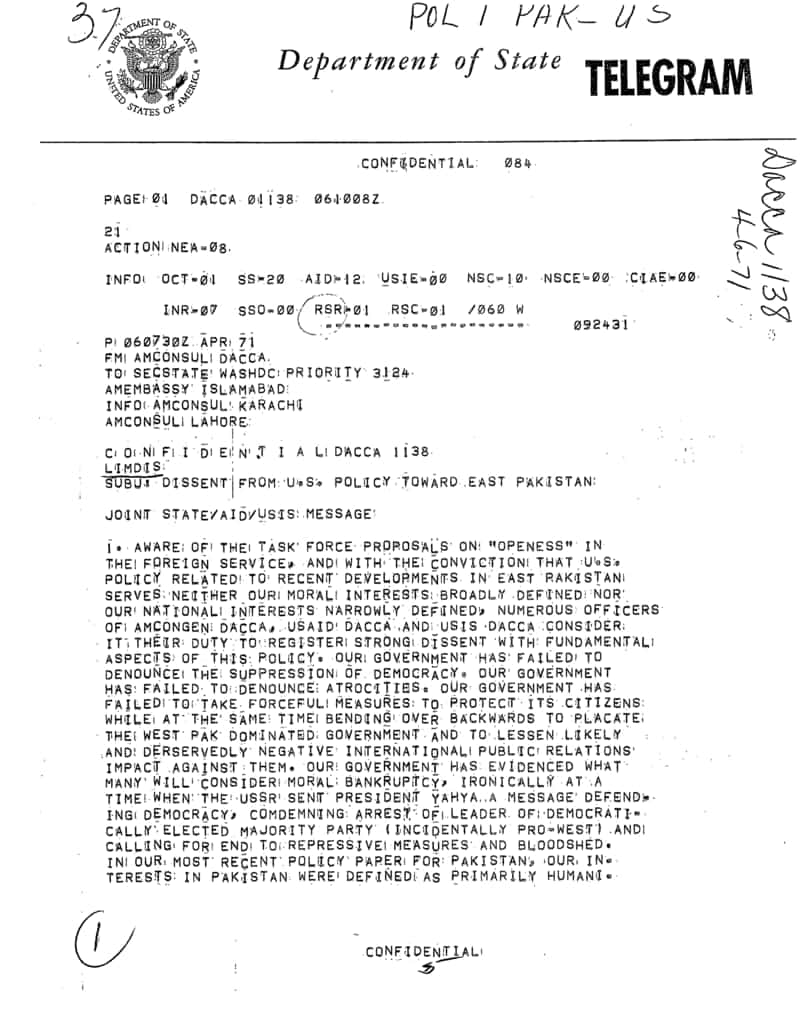 جزء من برقية القنصل الأمريكي في دكا "ارجر بلود " التي أدان فيها موقف حكومته مما يجري من ابادة في باكستان الشرقية، جرد من صلاحياته على اثرها واقيل من منصبه. مؤرخة في 6 أبريل 1971 ، سري، تضمنت توقيعات من وزارة الخارجية الأمريكية.