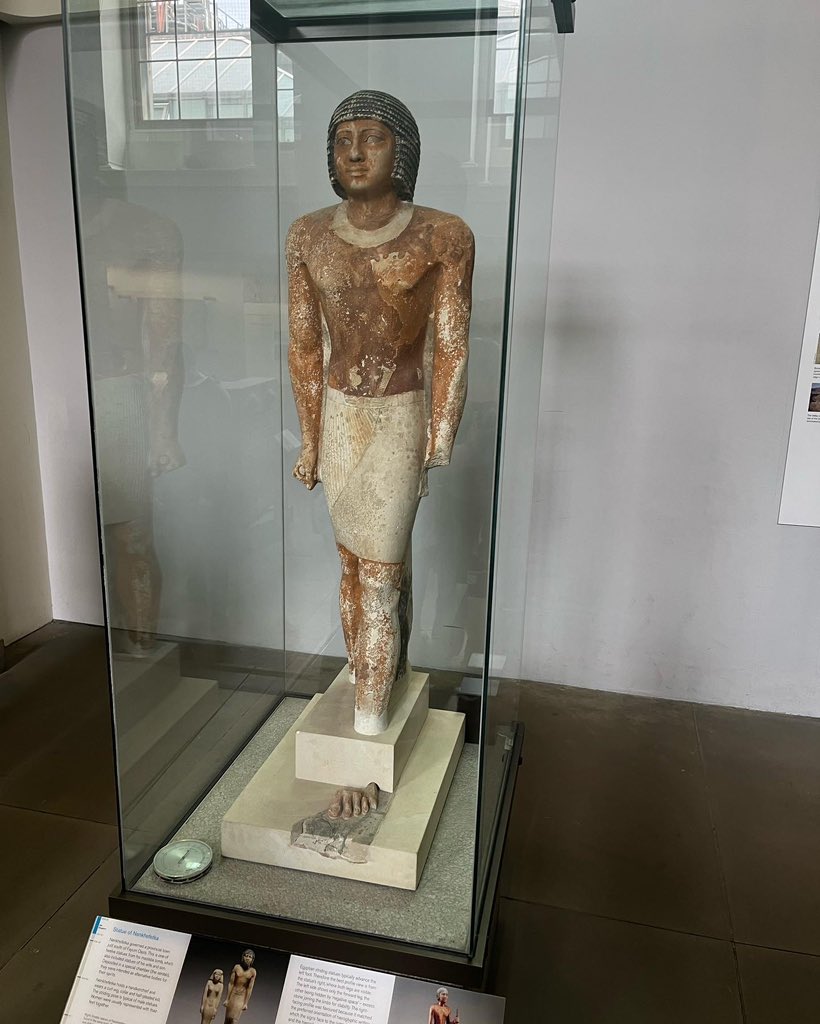قطع أثرية تعود إلى الحضارة الفرعونية في أحد متاحف لندن