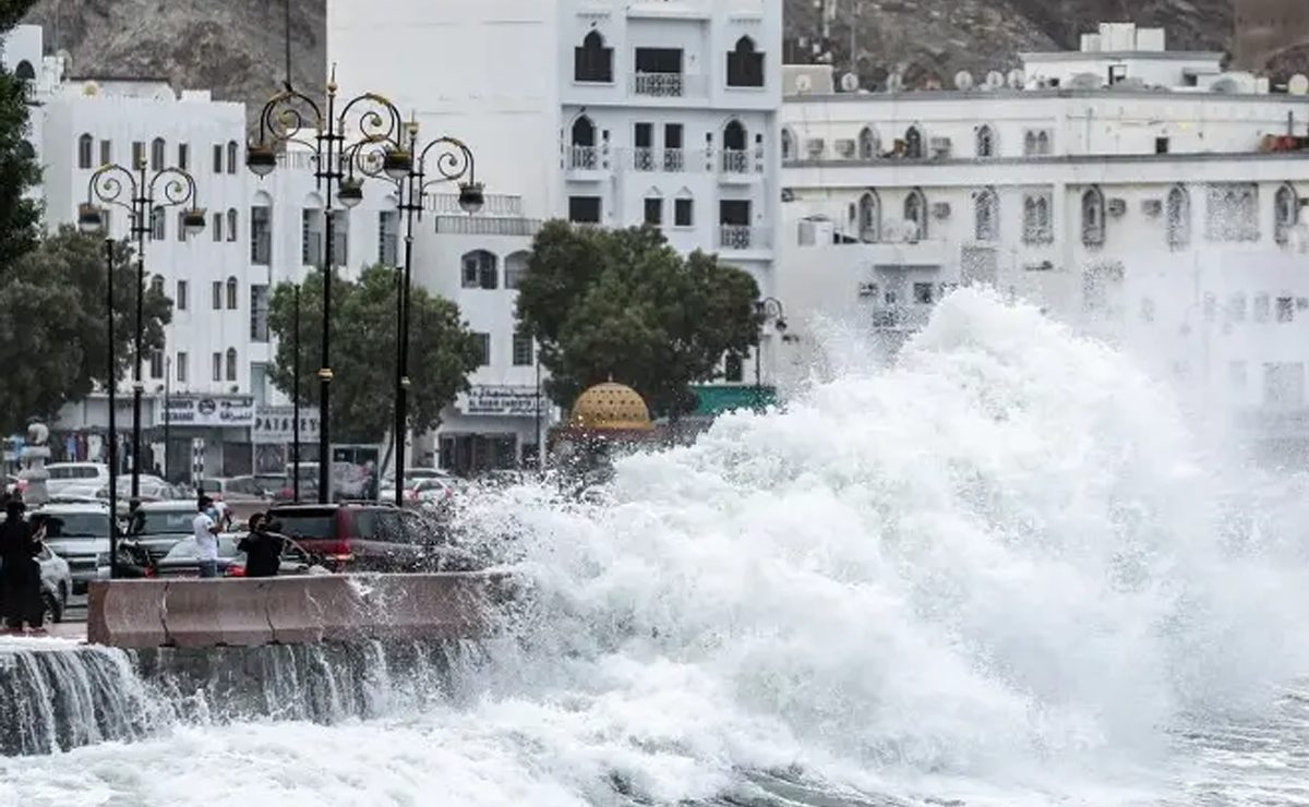 فيديو الإعصار الذي ضرب الإمارات.. حقيقة اللقطات التي أثارت ضجة وصدمة