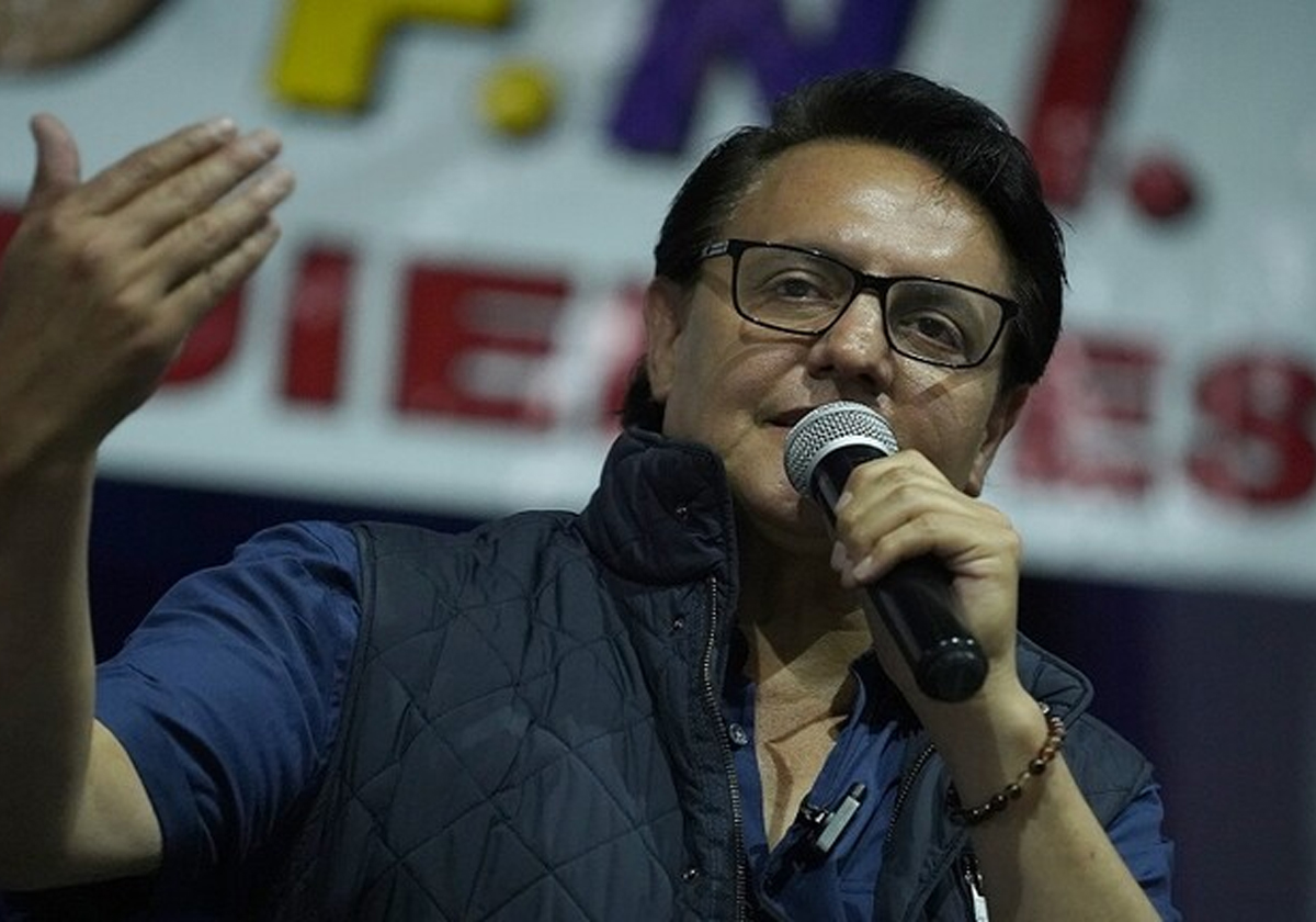 لحظة اغتيال مرشح رئاسي إكوادوري بالرصاص بعد تجمع انتخابي