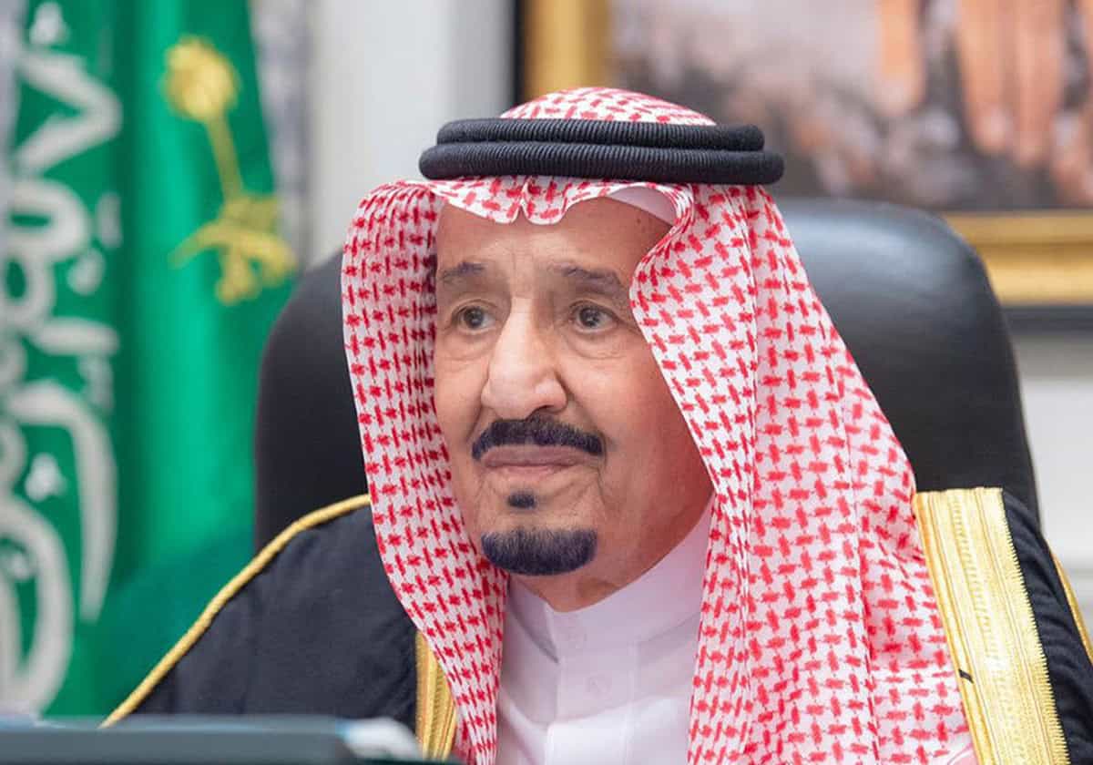 الملك سلمان يأمر بتنفيذ حكم القتل تعزيرا بحق أمريكي قتل والده المصري.. ما فعله الجاني صادم!