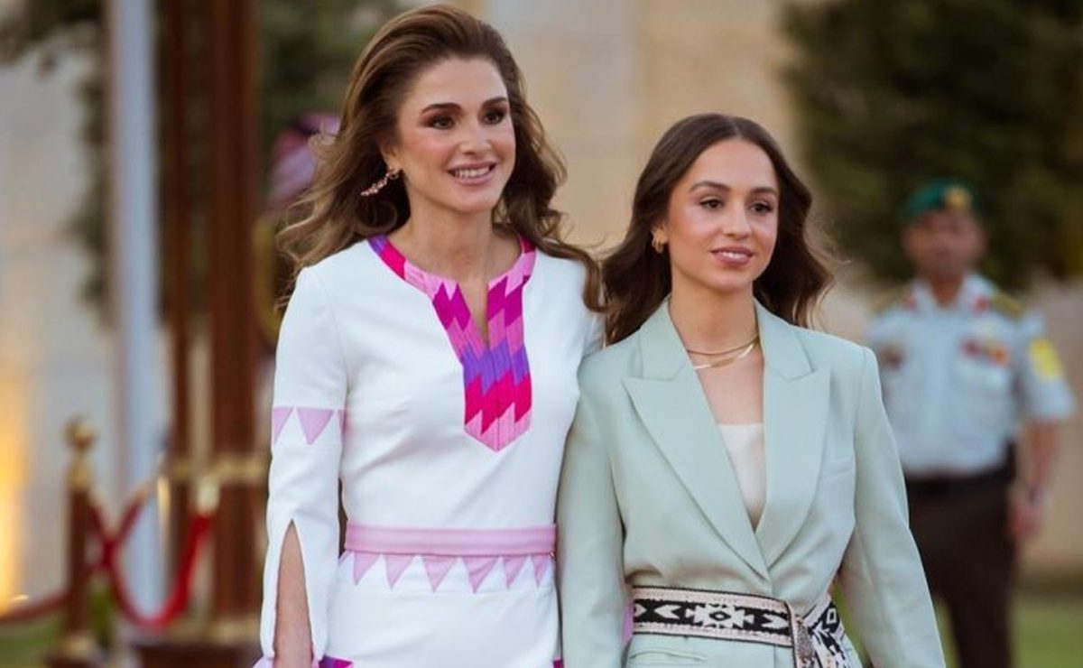 الأميرة إيمان تمازح والدتها الملكة رانيا وتستفزها.. شاهد ما فعلته معها في السيارة !