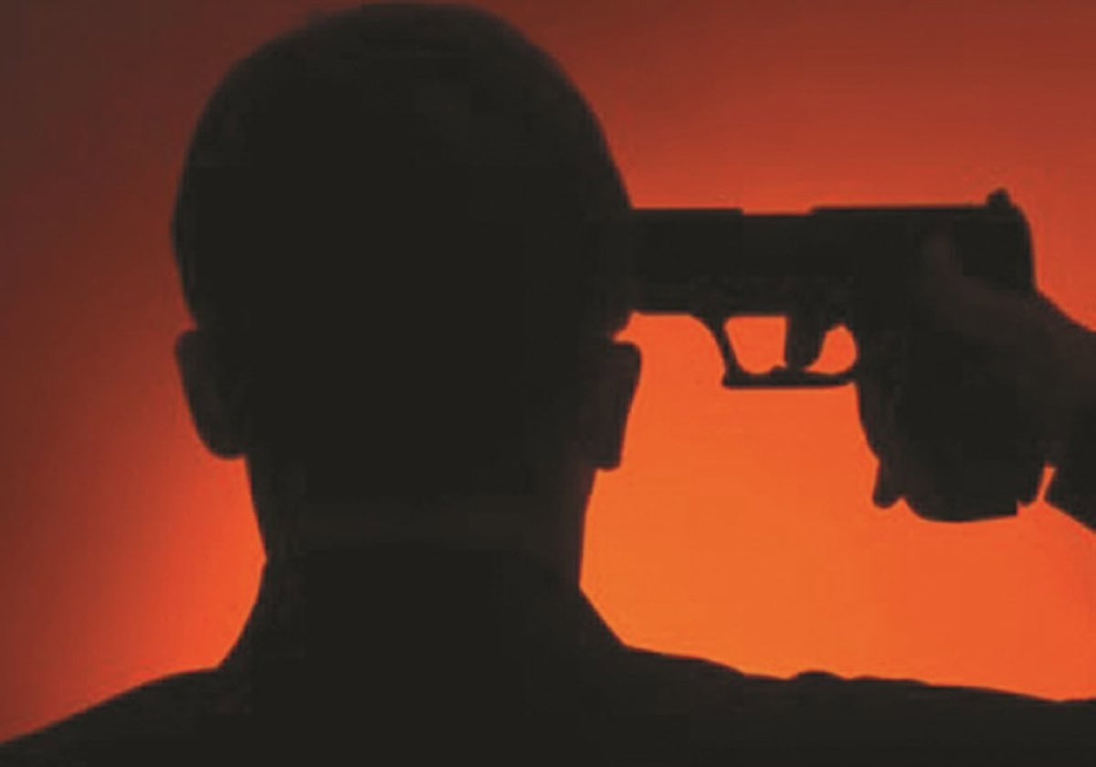 انتحار مسن مصري بطريقة بشعة.. أطلق النار على نفسه وأصاب أسرته بالذهول