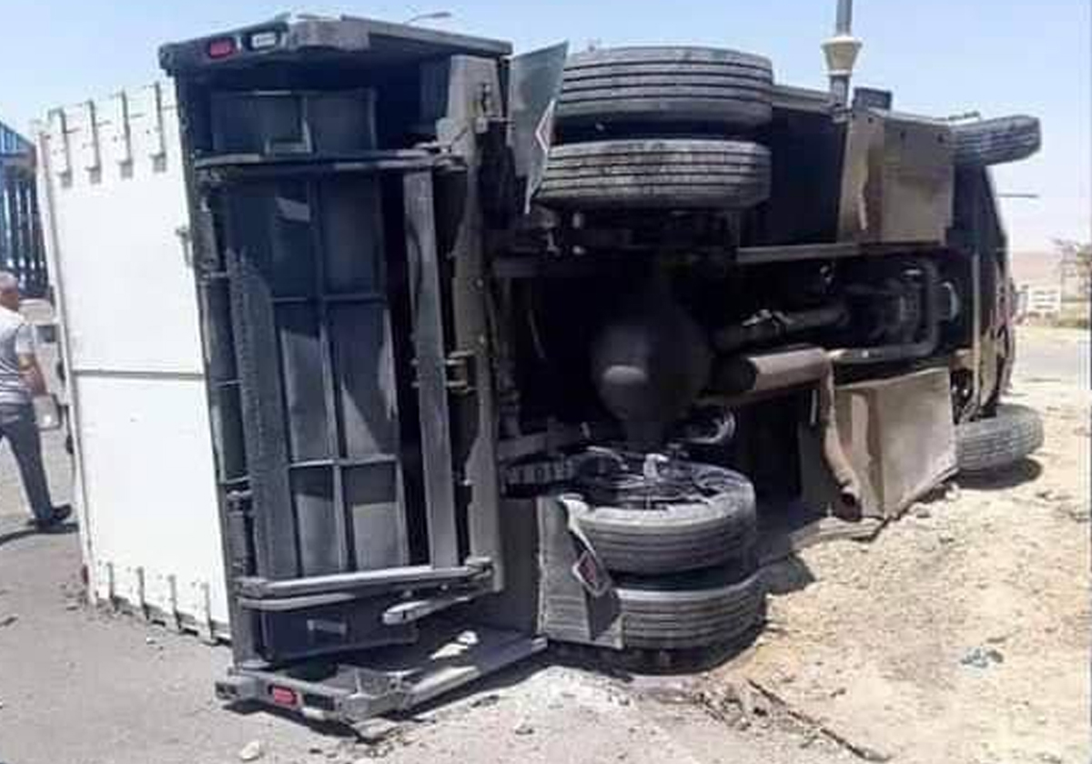 انقلاب شاحنة عراقية محملة بالأموال.. بيان "مهم" لمصرف إقليم كردستان