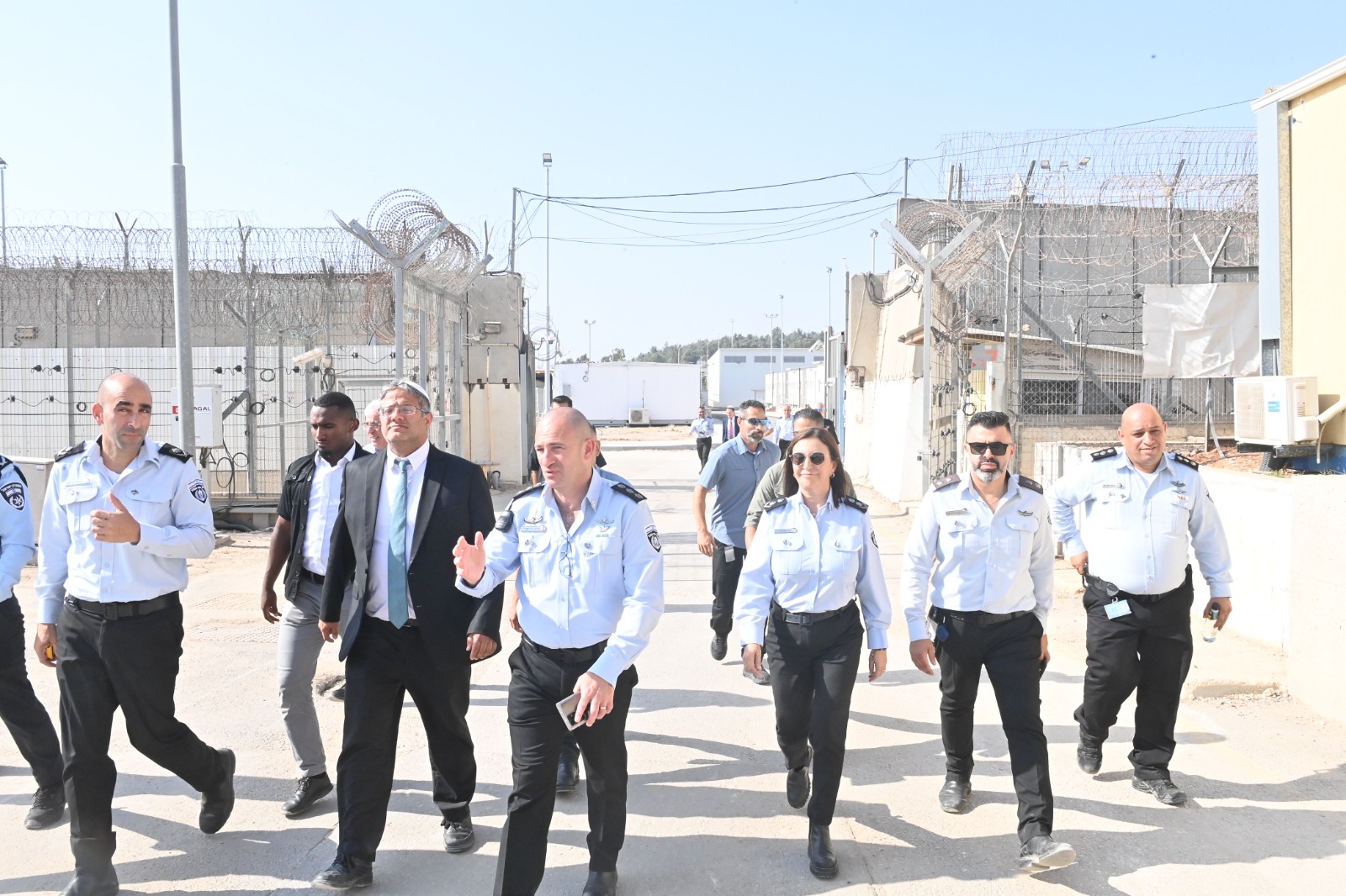 ايتمار بن غفير يزور سجن عوفر لاستفزاز الأسرى الفلسطينيين
