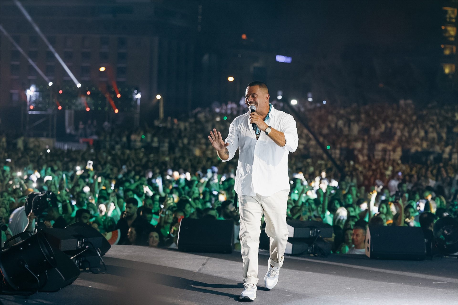 بلغ سعر ساعة عمرو دياب في حفل لبنان 510,000 دولار
