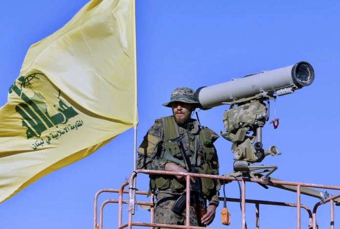 أقام مقاتلو حزب الله خيمتين على الجانب الإسرائيلي من الخط الأزرق