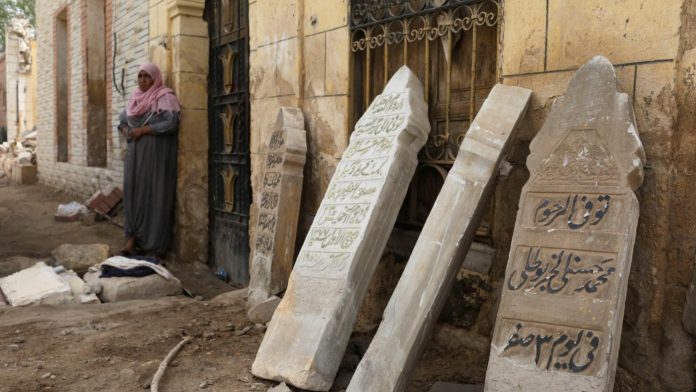 حكومة السيسي تنوي هدم مقبرة تاريخية مترامية الأطراف في جنوب القاهرة