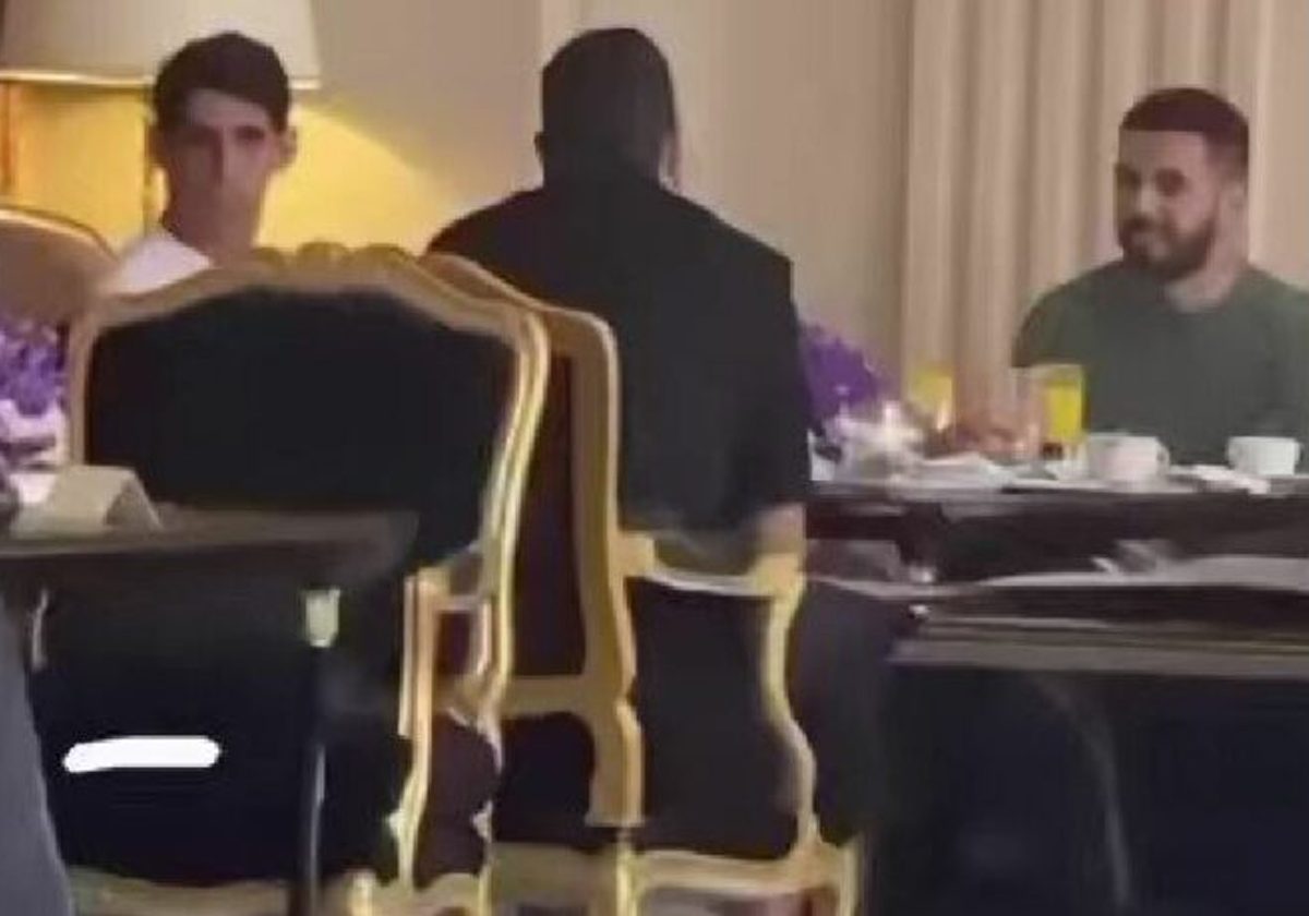 رئيس الهلال مع ياسين بونو داخل مطعم.. فما الذي دار بينهما؟ (فيديو)